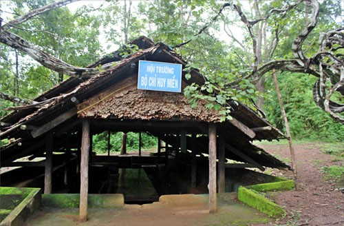 Nơi làm việc tại căn cứ Tà Thiết của Thượng tướng Trần Văn Trà, Phó Tư lệnh Bộ Chỉ huy Chiến dịch Hồ Chí Minh. (ảnh: sưu tầm)