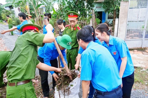 Làm công tác xã hội