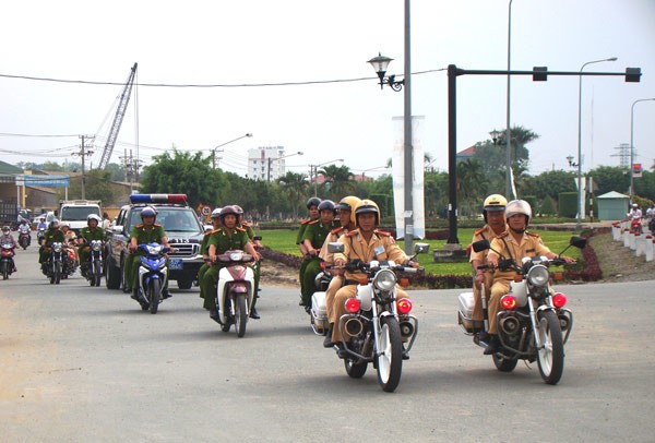 Ra quân giữ gìn trật tự, an toàn giao thông