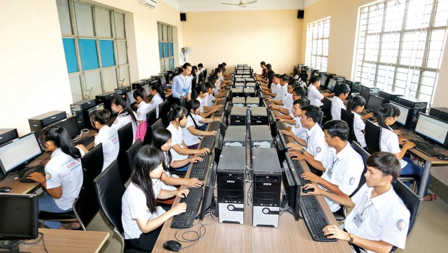 Phát huy truyền thống, ra sức học tập để xây dựng đất nước