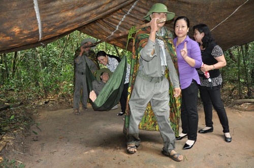 Tái hiện mô hình cáng cứu thương chiến sĩ