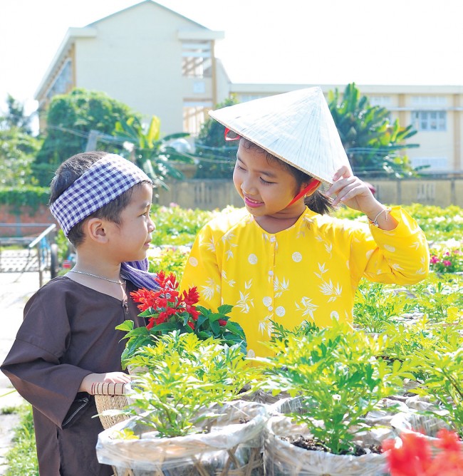 Em nhớ chăm sóc để hoa nở đẹp nhất nha!