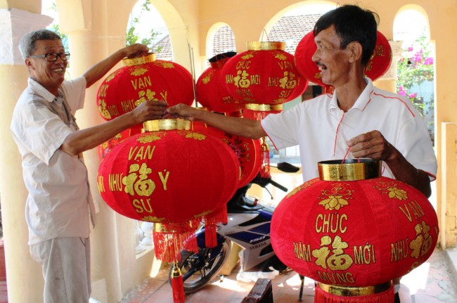 Trang trí, sơn sửa lại đình Tân Xuân