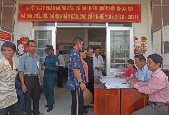 Lần lượt bầu cử theo quy trình.    Ảnh: Thanh Mỹ