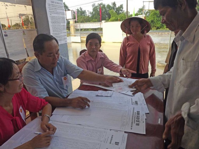 Hướng dẫn các bước để cử tri thực hiện dễ dàng.  Ảnh: Thanh Mỹ