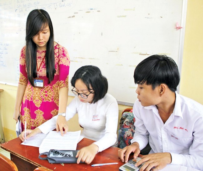 Những người thầy luôn được học sinh mến yêu: Cô Võ Thị Ánh – GV dạy môn Vật lý Trường THPT Rạch Kiến, huyện Cần Đước