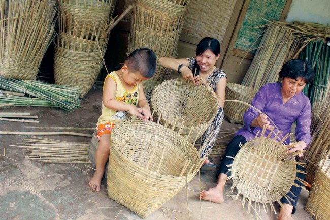 Làng nghề truyền thống ở xã Lộc Giang, huyện Đức Hòa (Ảnh: Hữu Lý).