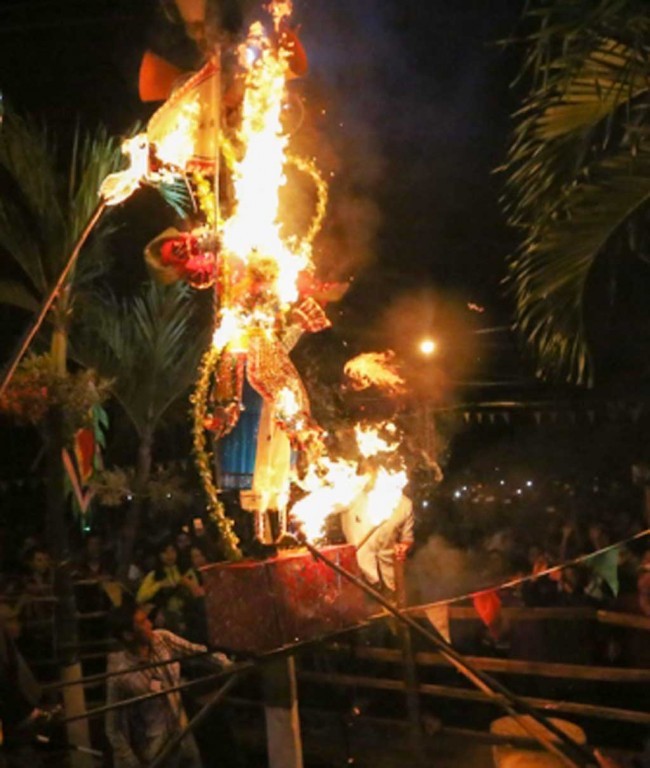 At midnight, Ong Tieu creamation ceremony,  the most important activity of the festival, is carried out