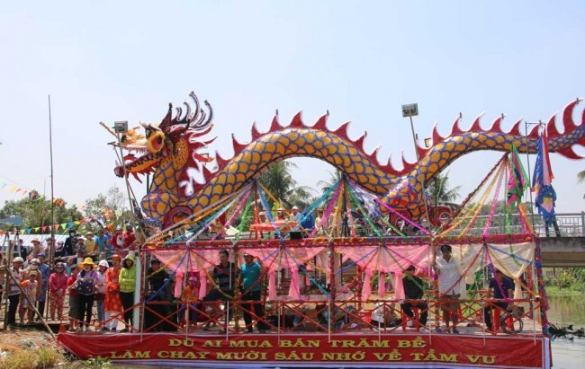 People are enjoying festival