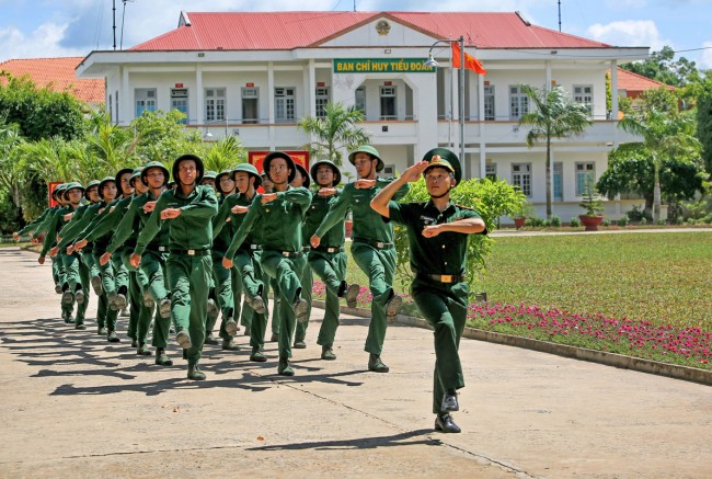 Thực hành điều lệnh đội ngũ