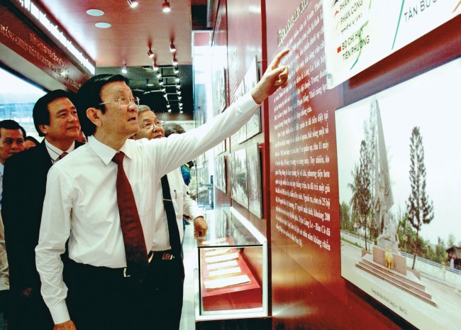 Nguyên Chủ tịch nước - Trương Tấn Sang thăm Khu di tích Căn cứ Xứ ủy và Ủy ban Hành chính kháng chiến Nam bộ