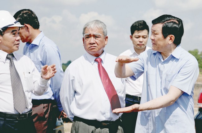 Nguyên Chủ tịch nước - Trương Tấn Sang thăm Khu công nghiệp Vĩnh Lộc, huyện Bến Lức