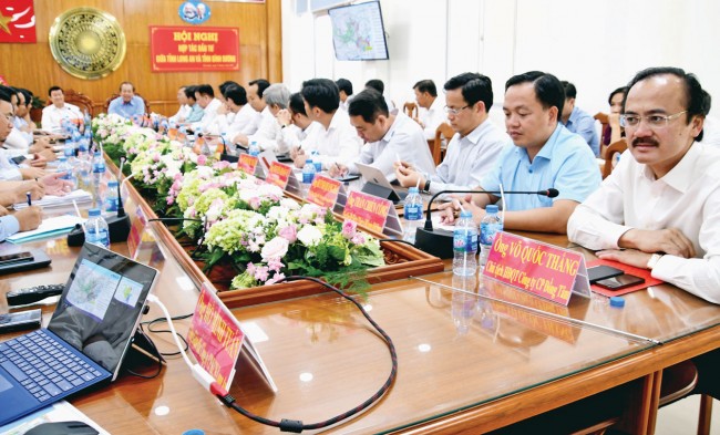 Nguyên Chủ tịch nước - Trương Tấn Sang cùng Phó Thủ tướng Thường trực Chính phủ - Trương Hòa Bình tại Hội nghị hợp tác đầu tư giữa Long An và Bình Dương