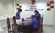 Tỉnh đoàn Long An pha chế dung dịch diệt khuẩn phòng, chống dịch Covid-19