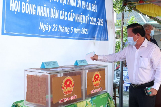 Chủ tịch UBND tỉnh - Nguyễn Văn Út dự khai mạc và bầu cử tại khu vực bỏ phiếu số 3, tổ bầu cử số 3 xã Hòa Khánh Đông, huyện Đức Hòa