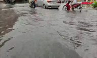 Đường phố Tân An ngập nặng sau cơn mưa lớn