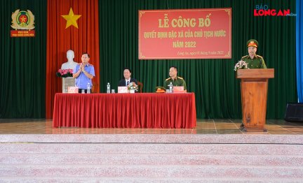 Trại giam Long Hòa công bố quyết định đặc xá của Chủ tịch nước cho 54 phạm nhân