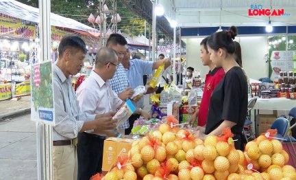 Hội chợ Công Thương khu vực đồng bằng sông Cửu Long - Long An năm 2022 thu hút đông đảo khách tham quan, mua sắm