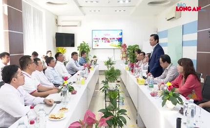 Phó Chủ tịch UBND tỉnh - Phạm Tấn Hoà thăm, chúc tết các doanh nghiệp tại TP.Tân An và huyện Thủ Thừa
