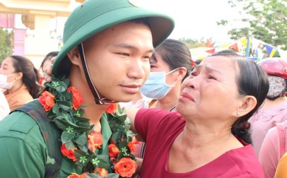 Xúc động ngày tiễn tân binh lên đường nhập ngũ