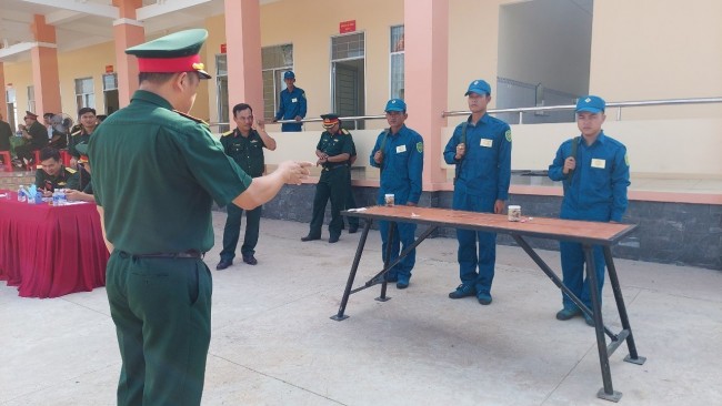 Đoàn công tác Quân khu 7 kiểm tra bảo đảm trang thiết bị, cơ sở vật chất tại chốt dân quân