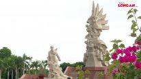 Phó Trưởng ban Nội chính Trung ương - Nguyễn Văn Yên dâng hương tại Công viên tượng đài Long An