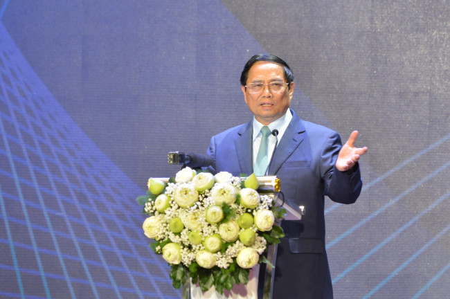 Prime Minister Pham Minh Chinh speaks at the conference announcing the investment planning and promotion of Long An