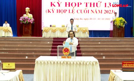 Lần đầu tiên HĐND tỉnh lấy phiếu tín nhiệm người giữ chức vụ do HĐND tỉnh bầu