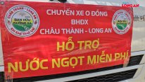 Chung tay chở nước sạch đến cấp miễn phí cho người dân vùng hạn, mặn