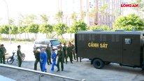 Cho rằng bị nhìn đểu, 13 thanh niên đến quán nhậu chém nạn nhân