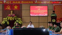 Trao thưởng thành tích 11 giờ phá án, bắt giữ đối tượng giết người chạy xe ôm cướp xe