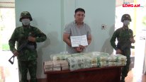 Bắt quả tang đối tượng vận chuyển 26kg ma túy tổng hợp và 12 bánh heroin