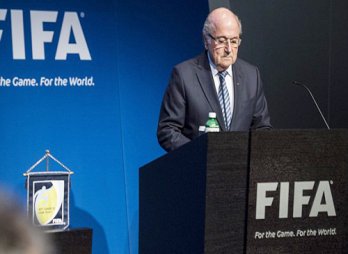 Michel Platini: “Sepp Blatter quyết định từ chức là đúng đắn”