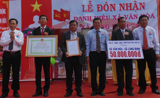 Long Định: Đón nhận danh hiệu xã văn hóa