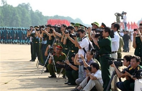 Nghề làm báo, ta có nên yêu nó không?