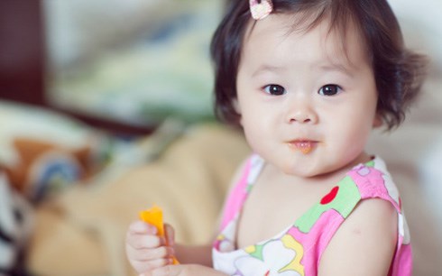 Nên bắt đầu cho bé ăn dặm ở độ tuổi nào?