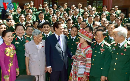 Thủ tướng: Xây dựng quân đội đi thẳng, đi nhanh vào hiện đại