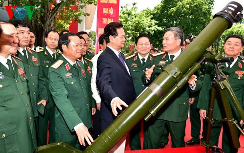 Thủ tướng: Xây dựng quân đội đi thẳng, đi nhanh vào hiện đại