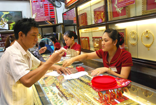 Giá vàng xuống thấp, giao dịch vẫn trầm lắng
