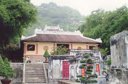 Lãng du xanh trên đất chín rồng