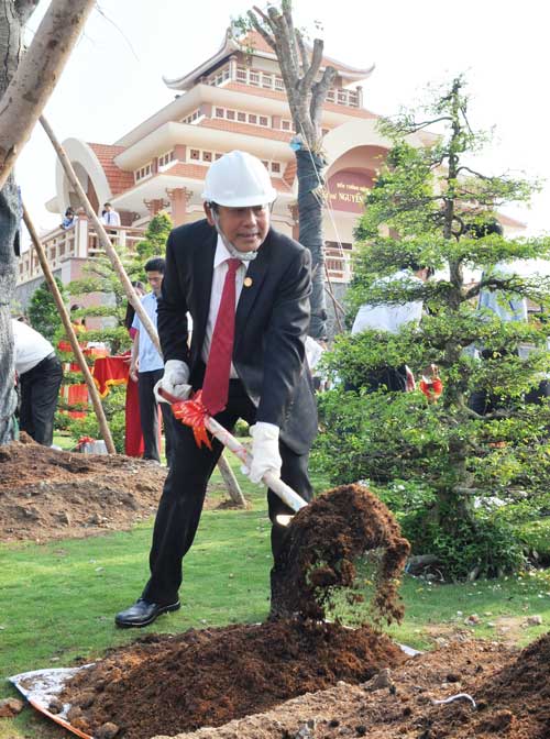 Khánh thành và đón bằng xếp hạng di tích quốc gia Khu lưu niệm Luật sư Nguyễn Hữu Thọ