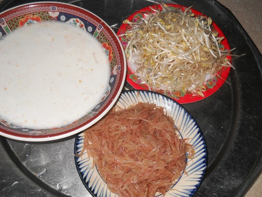 Con thèm bánh xèo ruốc quá ngoại ơi!