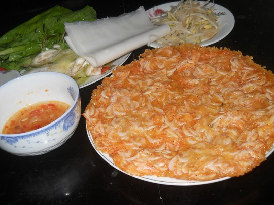 Con thèm bánh xèo ruốc quá ngoại ơi!