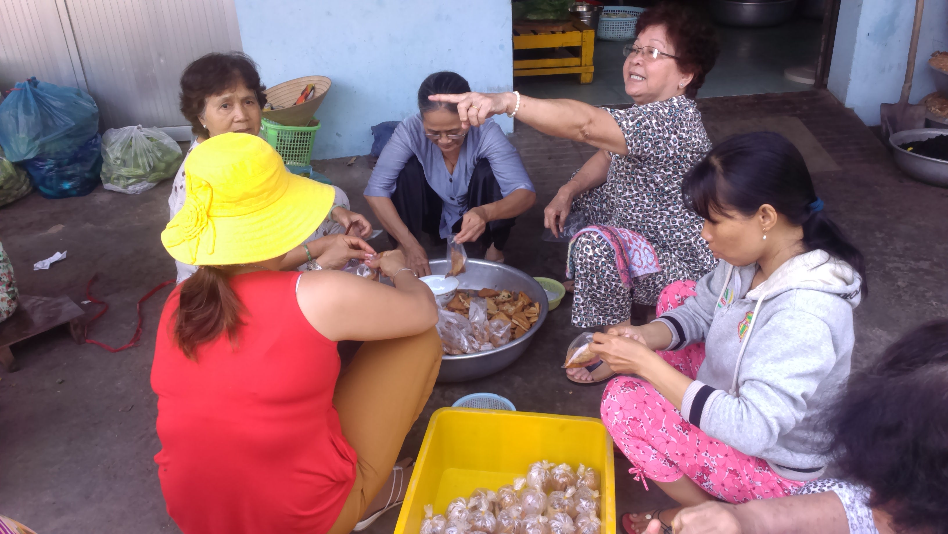 Niềm vui chẳng ở đâu xa