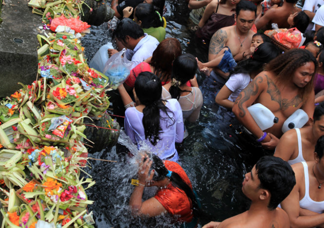 Ấn tượng đền suối thiêng Tampak Siring