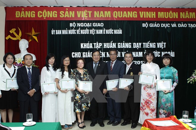 Tập huấn dạy tiếng Việt cho giáo viên người Việt Nam ở nước ngoài