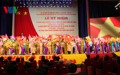Mít tinh kỷ niệm 70 năm Ngày truyền thống Công an nhân dân