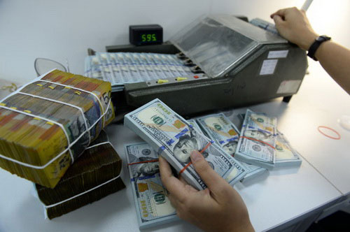 Lãi suất VND khó tăng sốc