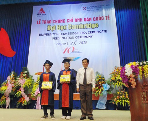 Long An: Trung tâm Ngoại ngữ - Tin học Anh Việt kỷ niệm 10 năm thành lập và trao chứng chỉ Anh văn Quốc tế