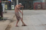 Long An: Xe ben cày nát đường quê